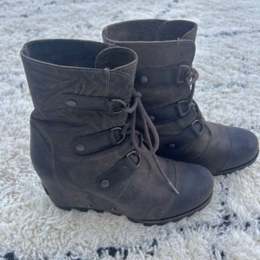 Sorel Joan of Arctic Women's size 7.5 Mid Wedge Leather Brown Boots